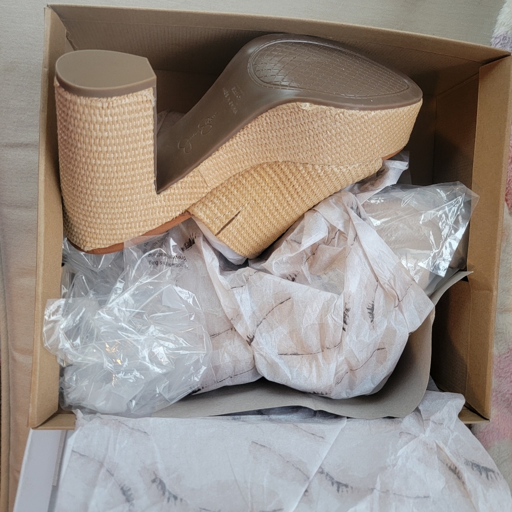 Jessica Simpson Tan Raffia heels